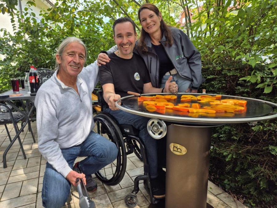 Barrierefreier Grilltisch - 78cm Arbeitshöhe - Feuerplatte drehbar