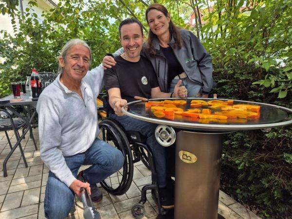 Barrierefreier Grilltisch - 78cm Arbeitshöhe - Feuerplatte drehbar